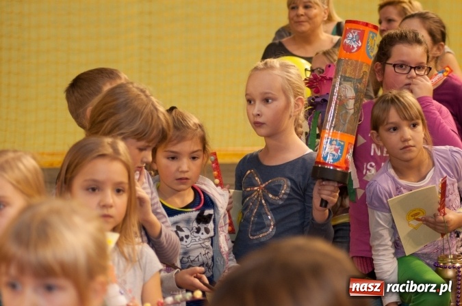 Zdjęcie w galerii na portalu naszraciborz.pl: W Kuźni Raciborskiej święty Marcin promował… profilaktykę zdrowotną mężczyzn wiadomości z regionu