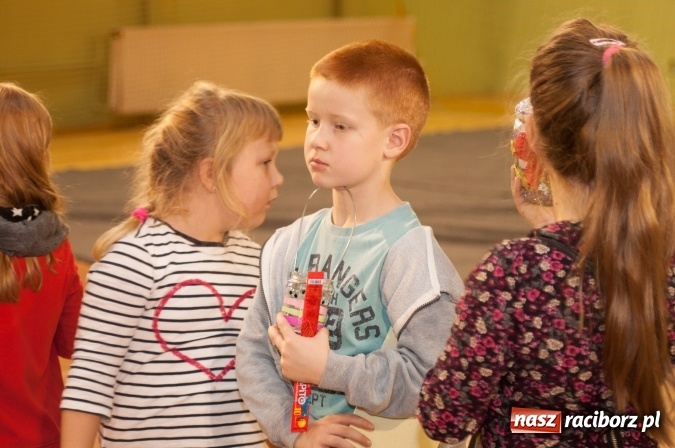 Zdjęcie w galerii na portalu naszraciborz.pl: W Kuźni Raciborskiej święty Marcin promował… profilaktykę zdrowotną mężczyzn wiadomości z regionu