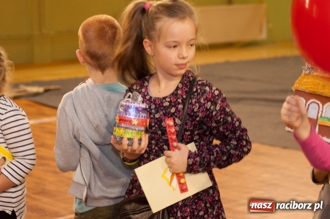 Zdjęcie w galerii na portalu naszraciborz.pl: W Kuźni Raciborskiej święty Marcin promował… profilaktykę zdrowotną mężczyzn wiadomości z regionu