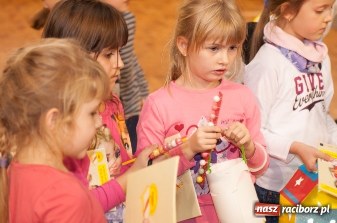 Zdjęcie w galerii na portalu naszraciborz.pl: W Kuźni Raciborskiej święty Marcin promował… profilaktykę zdrowotną mężczyzn wiadomości z regionu