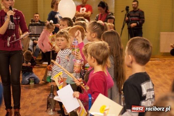 Zdjęcie w galerii na portalu naszraciborz.pl: W Kuźni Raciborskiej święty Marcin promował… profilaktykę zdrowotną mężczyzn wiadomości z regionu