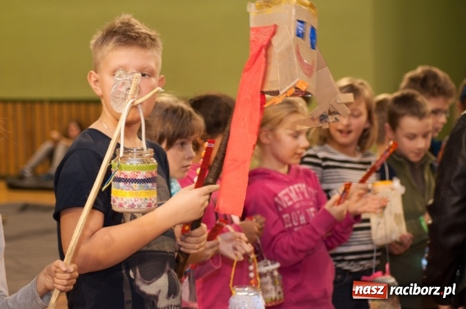 Zdjęcie w galerii na portalu naszraciborz.pl: W Kuźni Raciborskiej święty Marcin promował… profilaktykę zdrowotną mężczyzn wiadomości z regionu