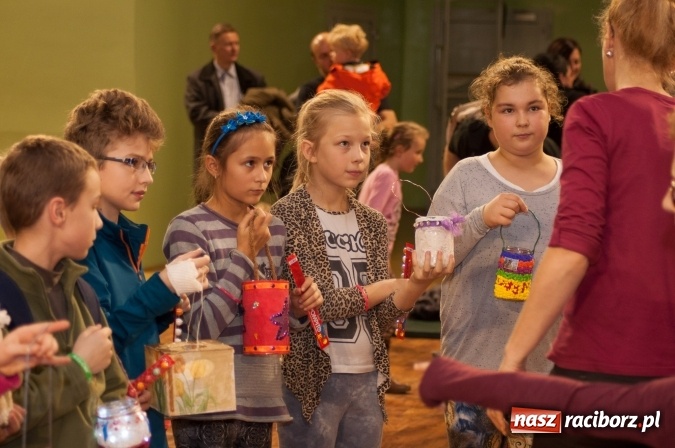 Zdjęcie w galerii na portalu naszraciborz.pl: W Kuźni Raciborskiej święty Marcin promował… profilaktykę zdrowotną mężczyzn wiadomości z regionu