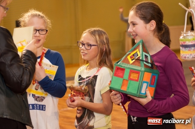 Zdjęcie w galerii na portalu naszraciborz.pl: W Kuźni Raciborskiej święty Marcin promował… profilaktykę zdrowotną mężczyzn wiadomości z regionu