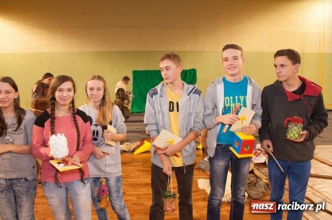 Zdjęcie w galerii na portalu naszraciborz.pl: W Kuźni Raciborskiej święty Marcin promował… profilaktykę zdrowotną mężczyzn wiadomości z regionu