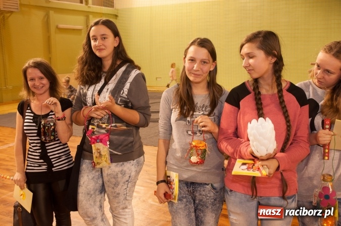 Zdjęcie w galerii na portalu naszraciborz.pl: W Kuźni Raciborskiej święty Marcin promował… profilaktykę zdrowotną mężczyzn wiadomości z regionu