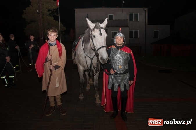 Zdjęcie w galerii na portalu naszraciborz.pl: Święty Marcin w Markowicach – nabożeństwo, procesja, przedstawienie i… rogale! wiadomości z regionu