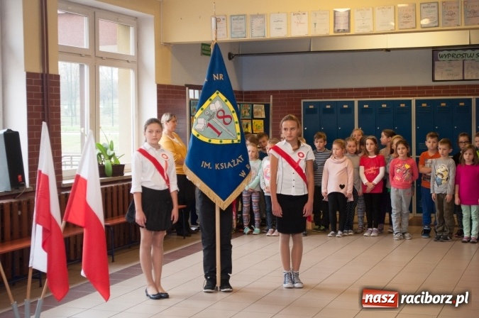 Zdjęcie w galerii na portalu naszraciborz.pl: Lekcja patriotyzmu dla najmłodszych – Narodowe Święto Niepodległości w Szkole Podstawowej nr 18 wiadomości z regionu