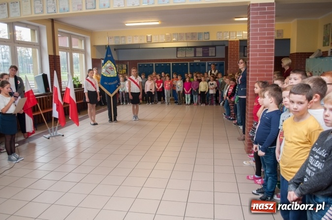 Zdjęcie w galerii na portalu naszraciborz.pl: Lekcja patriotyzmu dla najmłodszych – Narodowe Święto Niepodległości w Szkole Podstawowej nr 18 wiadomości z regionu