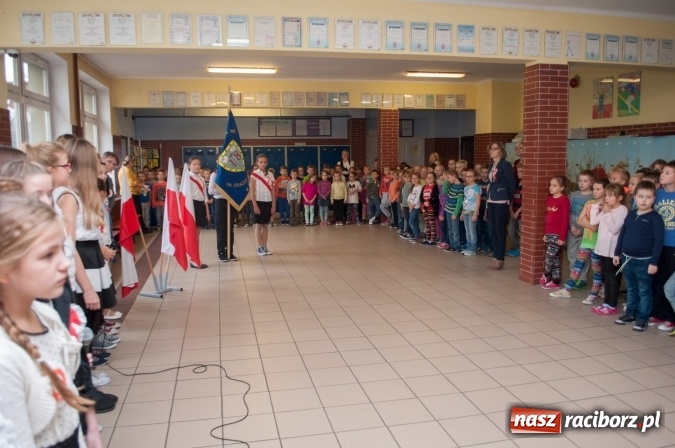 Zdjęcie w galerii na portalu naszraciborz.pl: Lekcja patriotyzmu dla najmłodszych – Narodowe Święto Niepodległości w Szkole Podstawowej nr 18 wiadomości z regionu