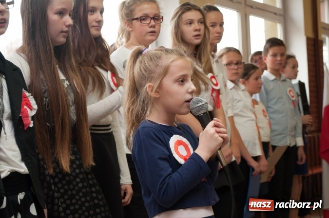 Zdjęcie w galerii na portalu naszraciborz.pl: Lekcja patriotyzmu dla najmłodszych – Narodowe Święto Niepodległości w Szkole Podstawowej nr 18 wiadomości z regionu