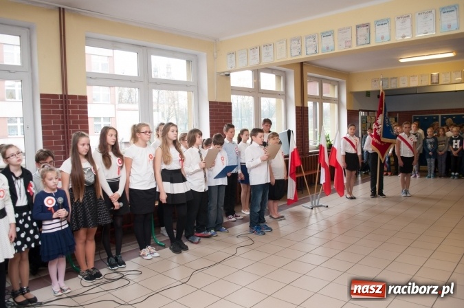 Zdjęcie w galerii na portalu naszraciborz.pl: Lekcja patriotyzmu dla najmłodszych – Narodowe Święto Niepodległości w Szkole Podstawowej nr 18 wiadomości z regionu