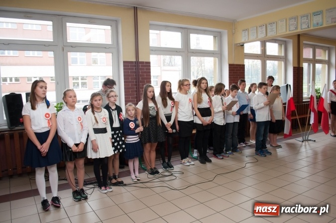 Zdjęcie w galerii na portalu naszraciborz.pl: Lekcja patriotyzmu dla najmłodszych – Narodowe Święto Niepodległości w Szkole Podstawowej nr 18 wiadomości z regionu