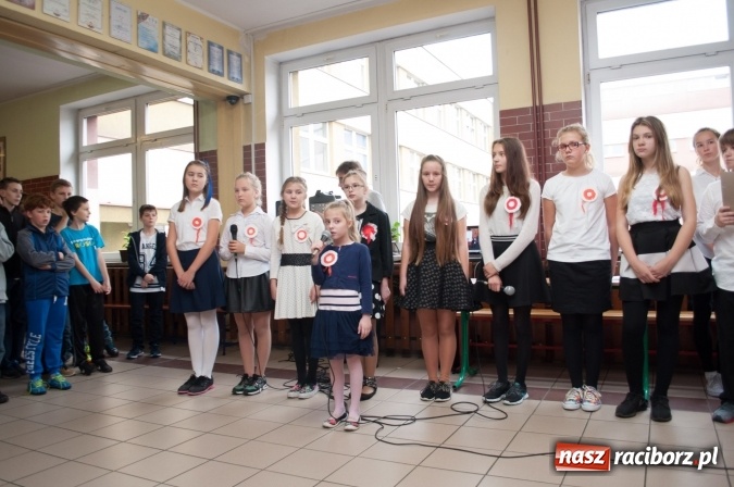 Zdjęcie w galerii na portalu naszraciborz.pl: Lekcja patriotyzmu dla najmłodszych – Narodowe Święto Niepodległości w Szkole Podstawowej nr 18 wiadomości z regionu