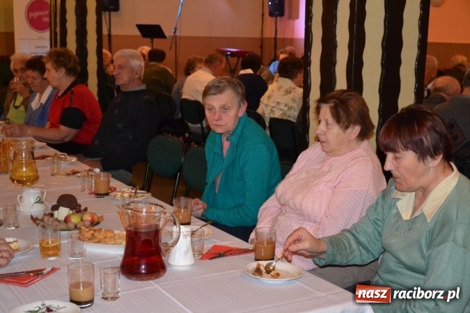 Zdjęcie w galerii na portalu naszraciborz.pl: Jesienny pociąg pełen seniorów!  wiadomości z regionu