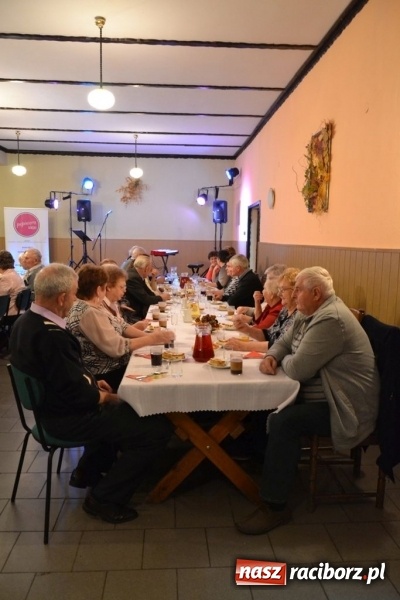 Zdjęcie w galerii na portalu naszraciborz.pl: Jesienny pociąg pełen seniorów!  wiadomości z regionu
