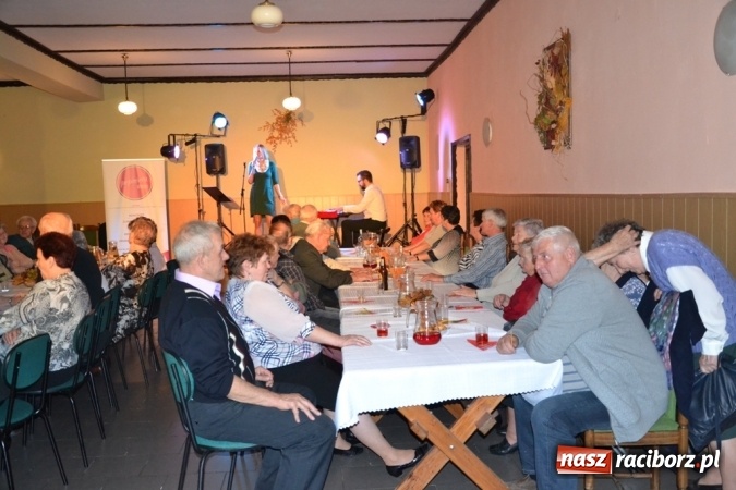 Zdjęcie w galerii na portalu naszraciborz.pl: Jesienny pociąg pełen seniorów!  wiadomości z regionu