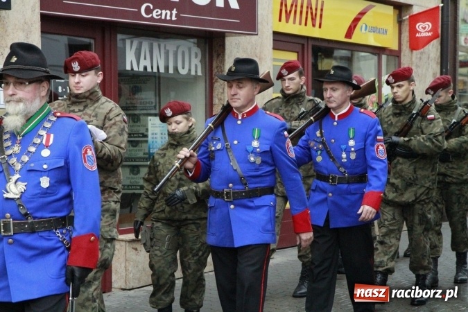 Zdjęcie w galerii na portalu naszraciborz.pl: Uczniowie ZSOMS na rybnickich obchodach Święta Niepodległości  wiadomości z regionu