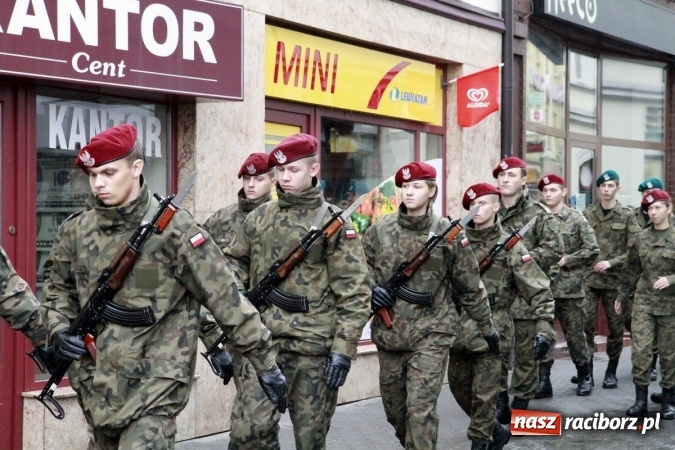 Zdjęcie w galerii na portalu naszraciborz.pl: Uczniowie ZSOMS na rybnickich obchodach Święta Niepodległości  wiadomości z regionu
