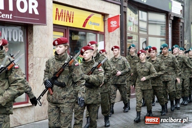 Zdjęcie w galerii na portalu naszraciborz.pl: Uczniowie ZSOMS na rybnickich obchodach Święta Niepodległości  wiadomości z regionu