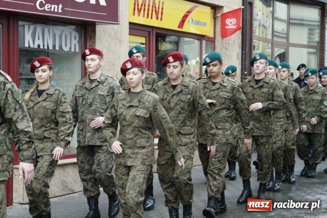 Zdjęcie w galerii na portalu naszraciborz.pl: Uczniowie ZSOMS na rybnickich obchodach Święta Niepodległości  wiadomości z regionu