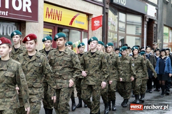 Zdjęcie w galerii na portalu naszraciborz.pl: Uczniowie ZSOMS na rybnickich obchodach Święta Niepodległości  wiadomości z regionu