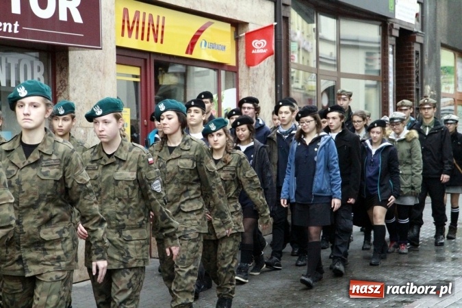 Zdjęcie w galerii na portalu naszraciborz.pl: Uczniowie ZSOMS na rybnickich obchodach Święta Niepodległości  wiadomości z regionu
