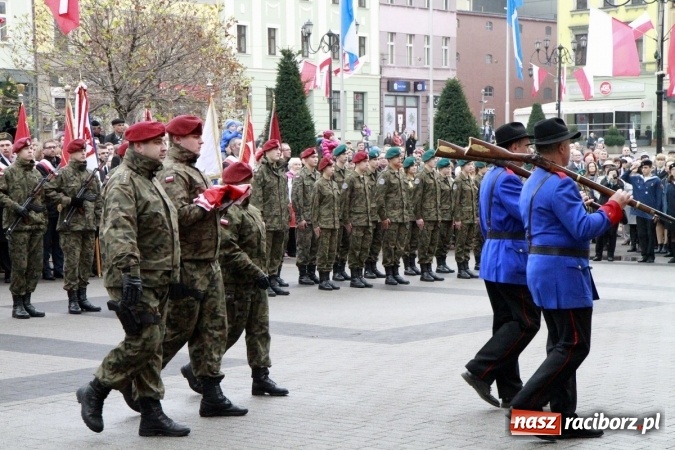 Zdjęcie w galerii na portalu naszraciborz.pl: Uczniowie ZSOMS na rybnickich obchodach Święta Niepodległości  wiadomości z regionu