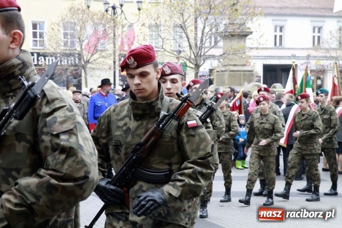 Zdjęcie w galerii na portalu naszraciborz.pl: Uczniowie ZSOMS na rybnickich obchodach Święta Niepodległości  wiadomości z regionu