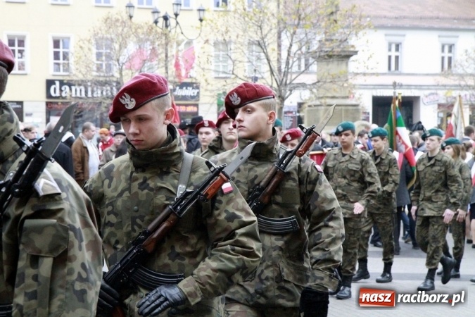 Zdjęcie w galerii na portalu naszraciborz.pl: Uczniowie ZSOMS na rybnickich obchodach Święta Niepodległości  wiadomości z regionu