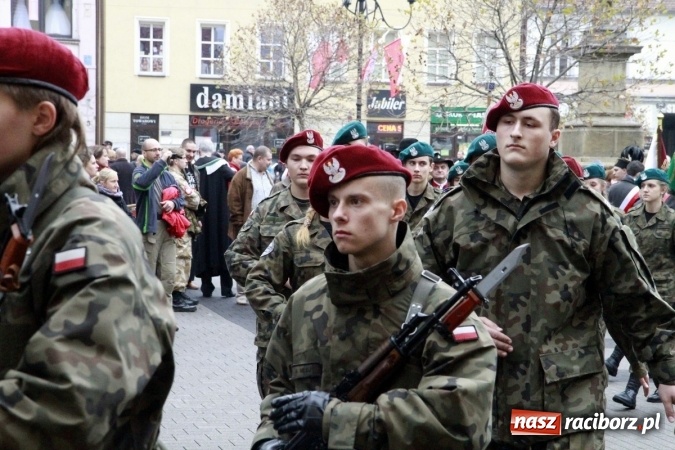 Zdjęcie w galerii na portalu naszraciborz.pl: Uczniowie ZSOMS na rybnickich obchodach Święta Niepodległości  wiadomości z regionu