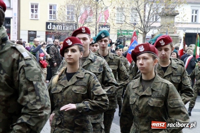 Zdjęcie w galerii na portalu naszraciborz.pl: Uczniowie ZSOMS na rybnickich obchodach Święta Niepodległości  wiadomości z regionu