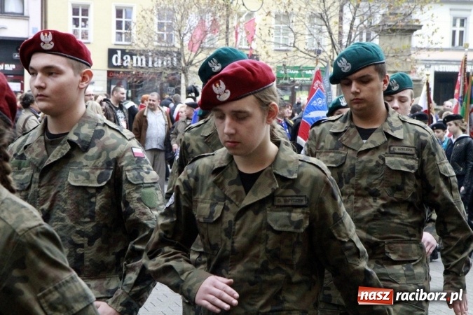 Zdjęcie w galerii na portalu naszraciborz.pl: Uczniowie ZSOMS na rybnickich obchodach Święta Niepodległości  wiadomości z regionu