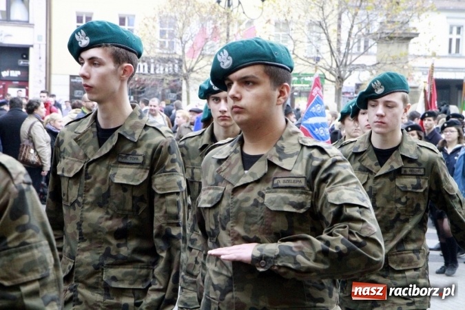 Zdjęcie w galerii na portalu naszraciborz.pl: Uczniowie ZSOMS na rybnickich obchodach Święta Niepodległości  wiadomości z regionu