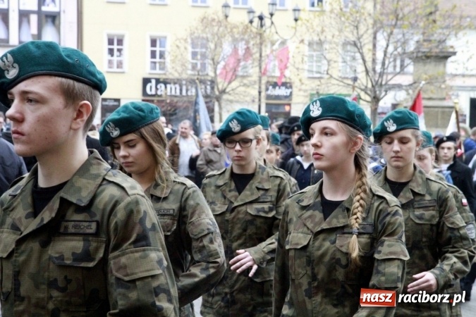 Zdjęcie w galerii na portalu naszraciborz.pl: Uczniowie ZSOMS na rybnickich obchodach Święta Niepodległości  wiadomości z regionu