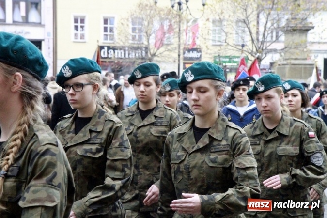 Zdjęcie w galerii na portalu naszraciborz.pl: Uczniowie ZSOMS na rybnickich obchodach Święta Niepodległości  wiadomości z regionu