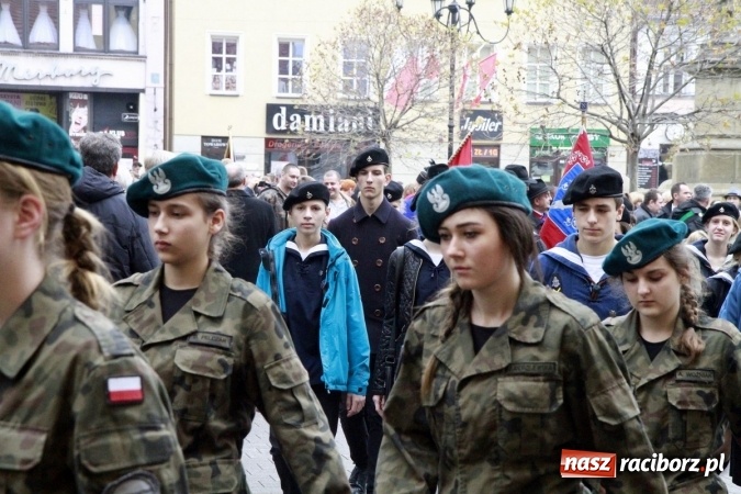 Zdjęcie w galerii na portalu naszraciborz.pl: Uczniowie ZSOMS na rybnickich obchodach Święta Niepodległości  wiadomości z regionu