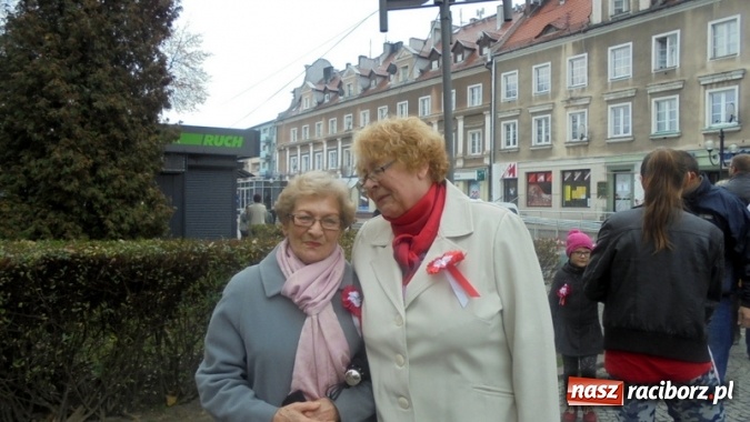 Zdjęcie w galerii na portalu naszraciborz.pl: Młodzież Gimnazjum nr 5 włączyła się w obchody rocznicy Święta Niepodległości  wiadomości z regionu