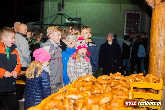 Zdjęcie w galerii na portalu naszraciborz.pl: Święty Marcin na koniu w Owsiszczach wiadomości z regionu