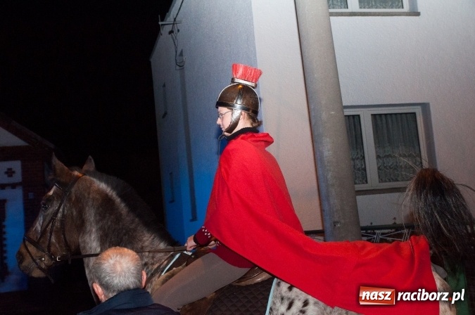Zdjęcie w galerii na portalu naszraciborz.pl: Od kościoła do katolickiej szkoły – święty Marcin wędrował po Sudole wiadomości z regionu