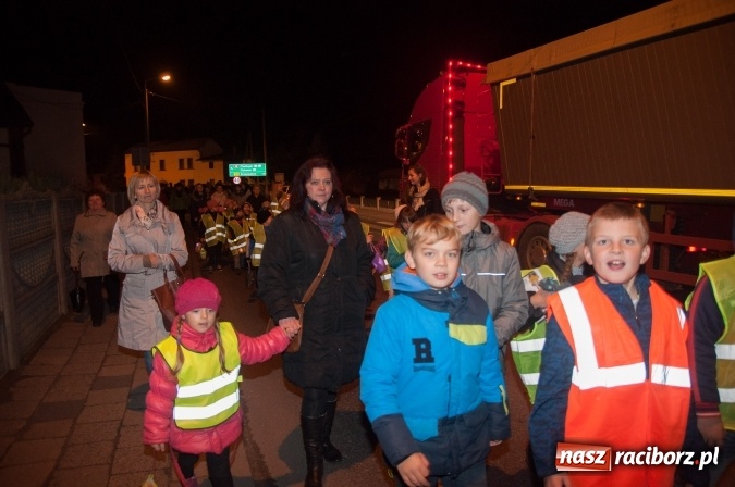 Zdjęcie w galerii na portalu naszraciborz.pl: Od kościoła do katolickiej szkoły – święty Marcin wędrował po Sudole wiadomości z regionu