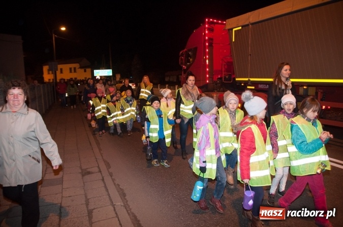 Zdjęcie w galerii na portalu naszraciborz.pl: Od kościoła do katolickiej szkoły – święty Marcin wędrował po Sudole wiadomości z regionu