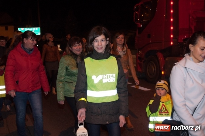 Zdjęcie w galerii na portalu naszraciborz.pl: Od kościoła do katolickiej szkoły – święty Marcin wędrował po Sudole wiadomości z regionu