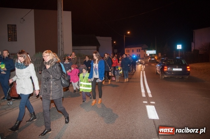 Zdjęcie w galerii na portalu naszraciborz.pl: Od kościoła do katolickiej szkoły – święty Marcin wędrował po Sudole wiadomości z regionu