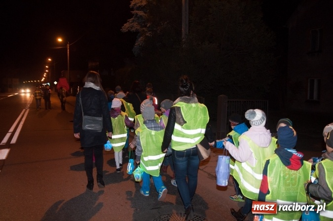 Zdjęcie w galerii na portalu naszraciborz.pl: Od kościoła do katolickiej szkoły – święty Marcin wędrował po Sudole wiadomości z regionu