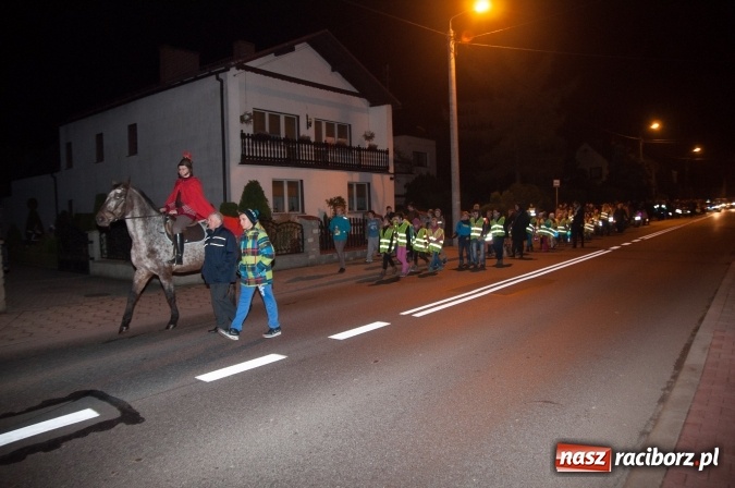 Zdjęcie w galerii na portalu naszraciborz.pl: Od kościoła do katolickiej szkoły – święty Marcin wędrował po Sudole wiadomości z regionu