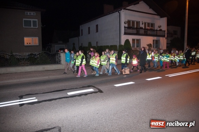 Zdjęcie w galerii na portalu naszraciborz.pl: Od kościoła do katolickiej szkoły – święty Marcin wędrował po Sudole wiadomości z regionu