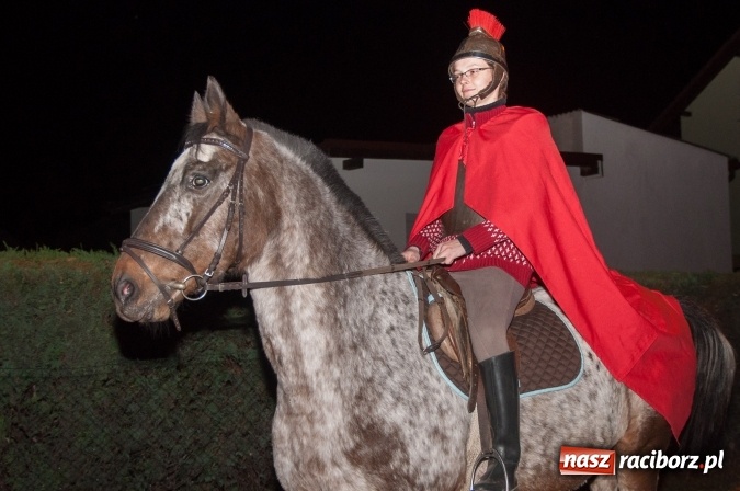 Zdjęcie w galerii na portalu naszraciborz.pl: Od kościoła do katolickiej szkoły – święty Marcin wędrował po Sudole wiadomości z regionu