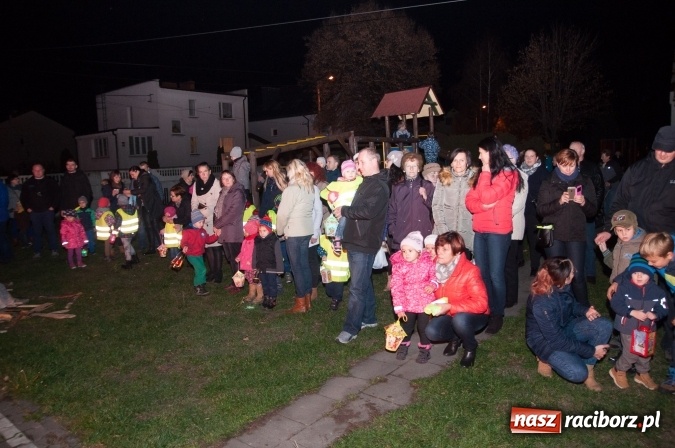 Zdjęcie w galerii na portalu naszraciborz.pl: Od kościoła do katolickiej szkoły – święty Marcin wędrował po Sudole wiadomości z regionu