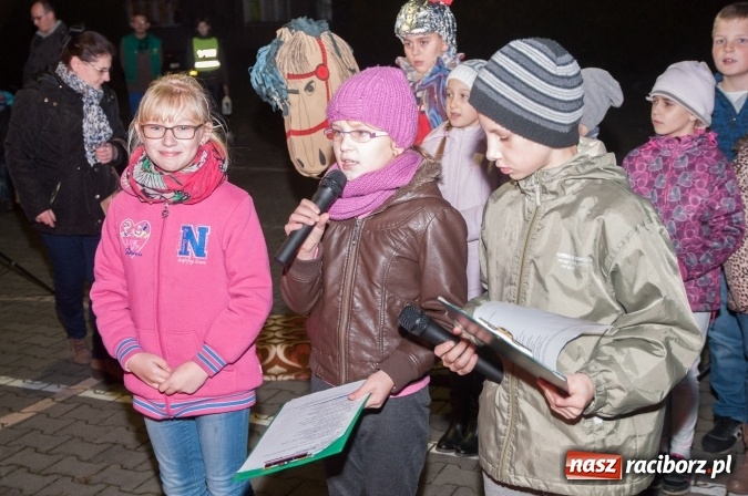Zdjęcie w galerii na portalu naszraciborz.pl: Od kościoła do katolickiej szkoły – święty Marcin wędrował po Sudole wiadomości z regionu